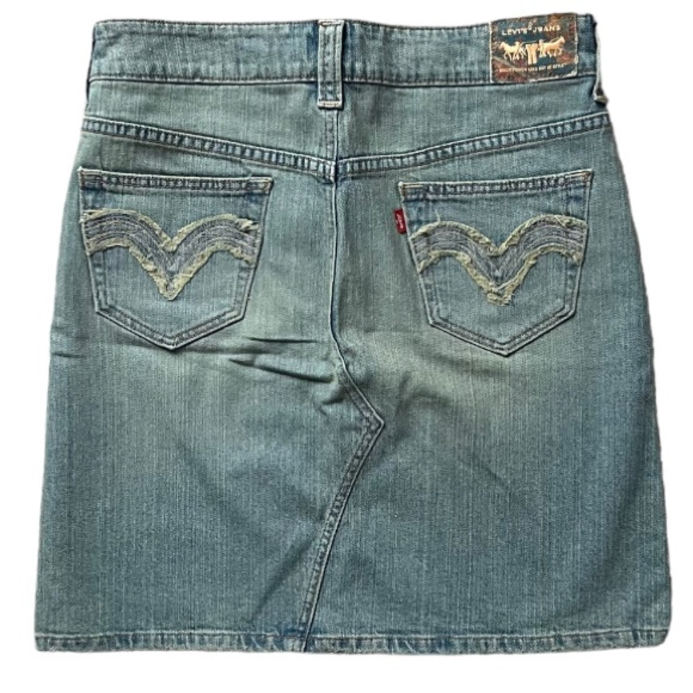Levi’s Jeans Denim Skirt Medium Wash 10 NWOT Embroidered Pocket Trim